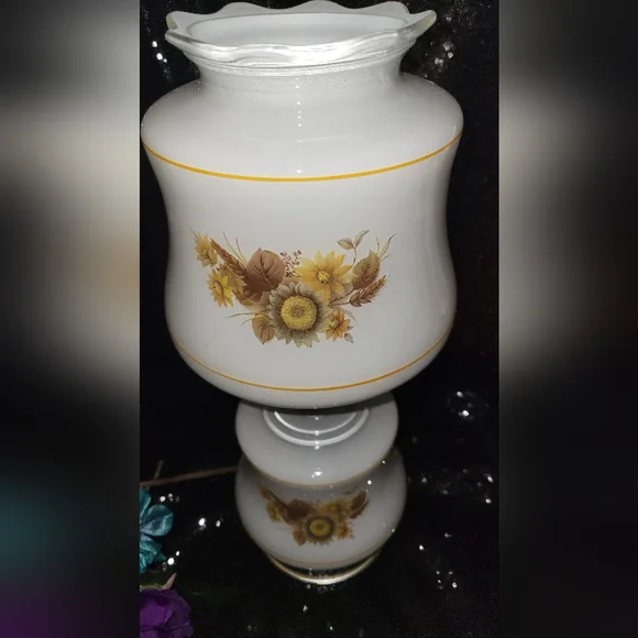 Vintage Victorian Hurricane Lamp from 1967 - Picture 4 of 8